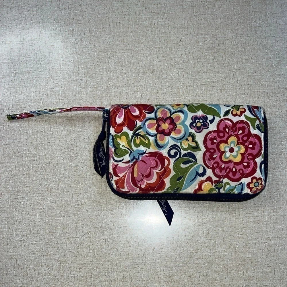 Vera Bradley Multi Colored Floral  Zip Closure Quilted Clutch Wallet Purse - Picture 2 of 6